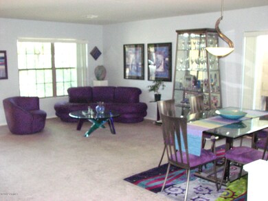 LIVING ROOM/DINING ROOM