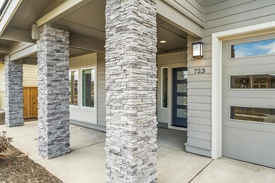 723 NW Rimrock Dr, Redmond, OR 97756 - photo 2