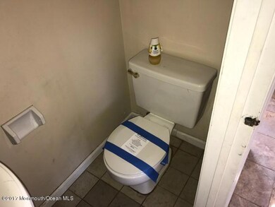 352-684354 bathroom 2