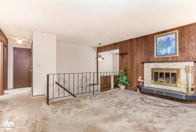 1711 Burlington Street-large-035-Living