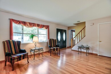 004_Living Room