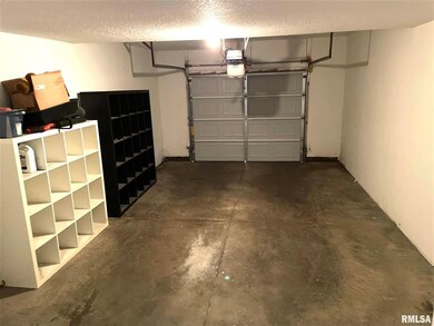 4587 N Thornhill Dr, Peoria, IL 61615 - photo 7