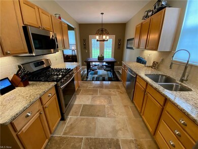 8777 Roberts Ct unit 23B, Olmsted Falls, OH 44138 - photo 3