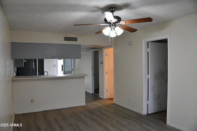 2437 E Tracy Ln unit 1, Phoenix, AZ 85032 - photo 2