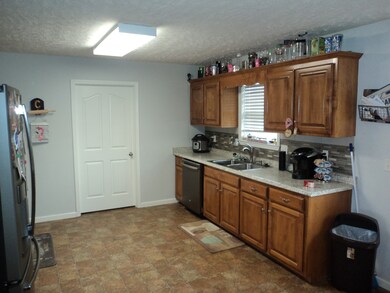 1915 Hills Chapel Rd, Manchester, TN 37355 - photo 3