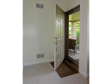 Entry/Foyer.