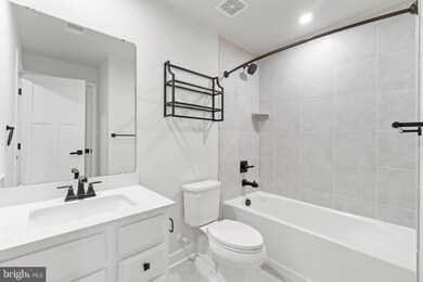 18105 Red Cedar Rd, Dumfries, VA 22026 - photo 5