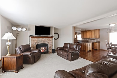 1710 35th St W, Williston, ND 58801 - photo 4