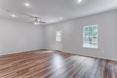 880 Sabine Ave, Cleburne, TX 76031 - photo 5