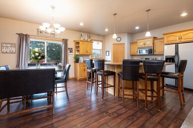 Kitchen:Dining