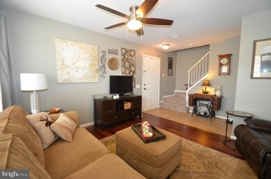 9248 Cardinal Forest Ln unit 301, Lorton, VA 22079 - photo 2