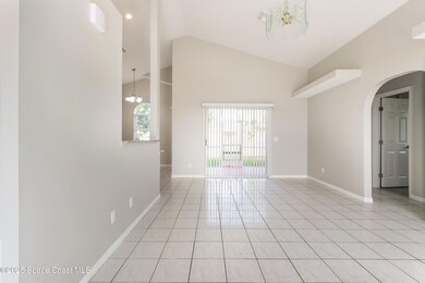 004-photo-living-room-10444923