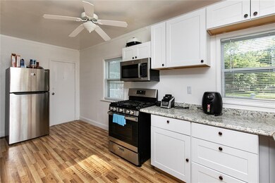 518 E 28th St, Des Moines, IA 50317 - photo 5