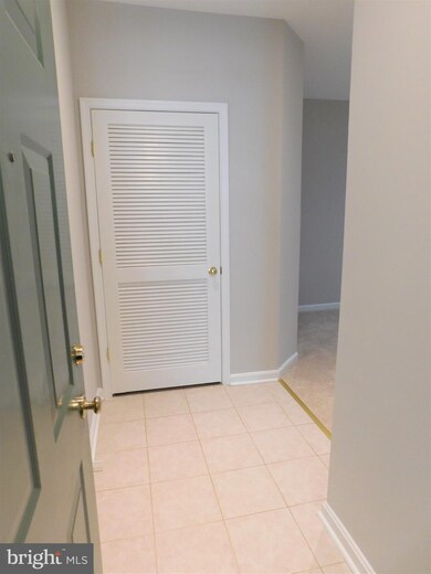 11315 Westbrook Mill Ln unit 303, Fairfax, VA 22030 - photo 3