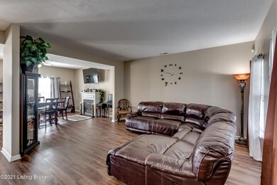 10709 Evanwood Dr, Louisville, KY 40228 - photo 3