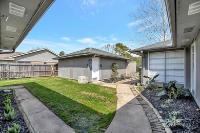 632 E Castle Harbour Dr, Friendswood, TX 77546 - photo 4