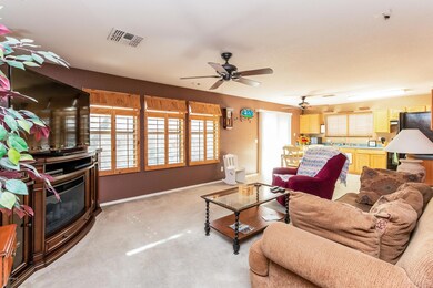002-photo-living-room-6780213