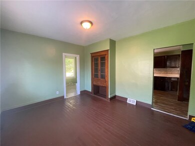 Room measures 14'x 12'