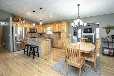 523 Crestview Ct, Center Point, IA 52213 - photo 4