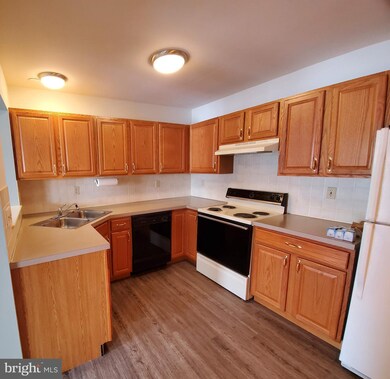 3995 Parkside Ct, Mount Joy, PA 17552 - photo 5