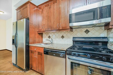 (7) Kitchen