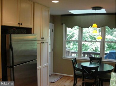 8021 Galla Knoll Cir, Springfield, VA 22153 - photo 5