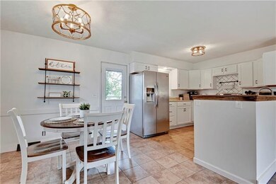 Combo eat in dining kitchen space! Notice the fres