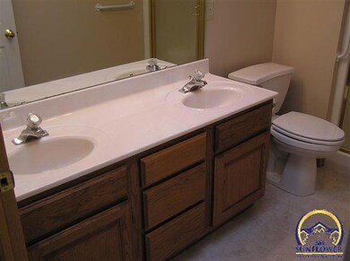 3613 SW Nicholas Ct, Topeka, KS 66610 - photo 6