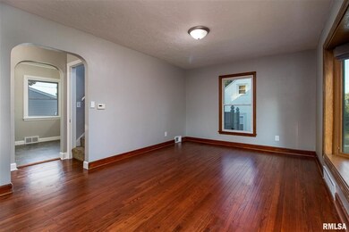 1320 W 35th St, Davenport, IA 52806 - photo 3