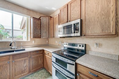 995 E Tyson St-7