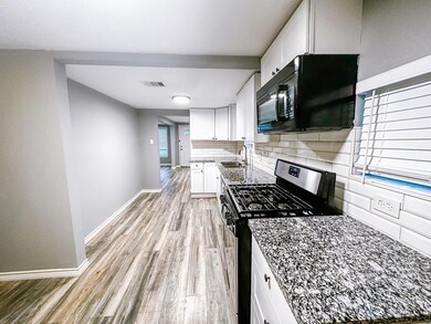 601 S Cherry St, Tomball, TX 77375 - photo 2