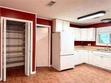 302 Wainwright Rd, Pineville, LA 71360 - photo 6