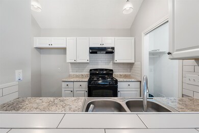 15810 Locust Grove Dr, Houston, TX 77095 - photo 6