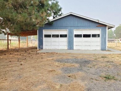 Detached Garage