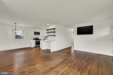 405 Obrecht Rd, Sykesville, MD 21784 - photo 4