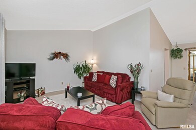 4614 Fillmore Ct, Davenport, IA 52806 - photo 4