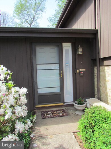 12600 Denmark Dr, Herndon, VA 20171 - photo 4