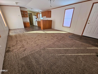 915 6th Ave NW, Williston, ND 58801 - photo 4