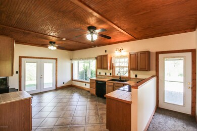 Eat-In Kitchen
