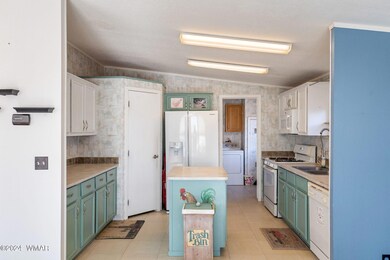 4535SpringerCir-Snowflake-AZ-10