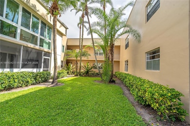 402 Capri I unit 402, Delray Beach, FL 33484 - photo 4