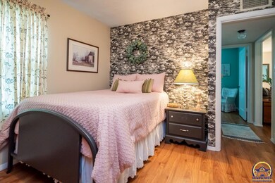 2413 SW Duncan Dr, Topeka, KS 66614 - photo 7