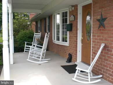 17208 Cloverleaf Rd, Hagerstown, MD 21740 - photo 2