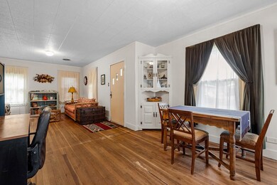 331 W Hackberry St, Fredericksburg, TX 78624 - photo 4