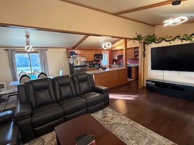 209 Flat Iron Dr, Columbus Junction, IA 52738 - photo 4