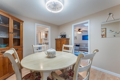 20 Rocky Hill Dining 2