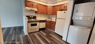 29 Donna Ct unit 12, Staten Island, NY 10314 - photo 6