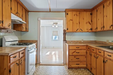 8 River St_124
