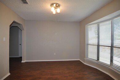 604 Stonehenge Dr, Hurst, TX 76054 - photo 5