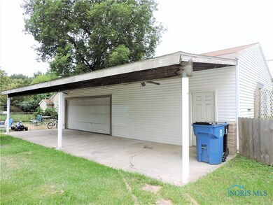 900+ Sq. Ft. Garage!